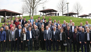 Tahir Büyükakın akademisyenlerle buluştu