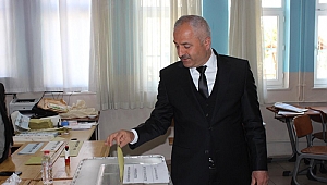Zinnur Büyükgöz sandık başına gitti