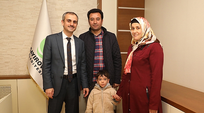Bünyamin Çiftçi tebrikleri kabul ediyor