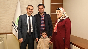 Bünyamin Çiftçi tebrikleri kabul ediyor