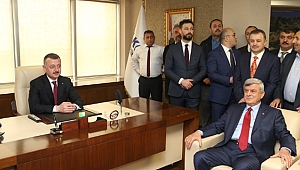 Büyükşehir'de devir teslim yapıldı