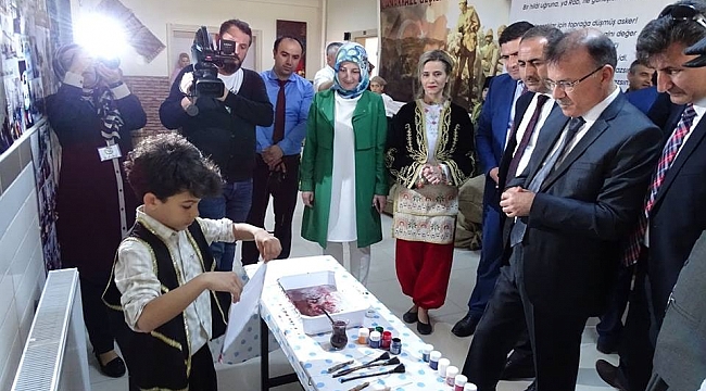Çayırovalı çocuklar eserlerini sergilediler