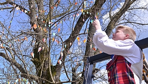 Çocuklar kardeşlik tohumu ekti