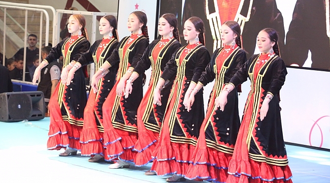 Dünya çocuklarından görkemli gala