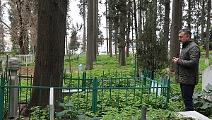 İlk ziyaret babasının mezarına