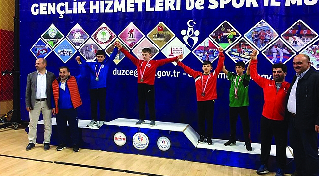 Kağıtsporlu yedi güreşçi Şampiyona biletini kaptı