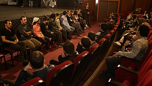 Kahramanı tiyatro ile tanıdılar