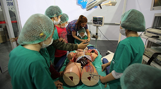 Minikler doktor oldu, ameliyathaneye girdi