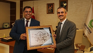 Rektör Aslan, Çiftçi'yi ziyaret etti