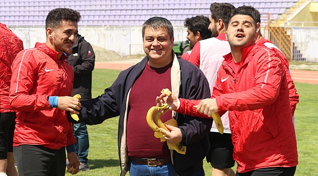 Sarıl’dan muz ikramı