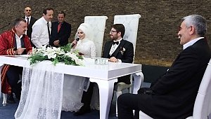 Tahir Büyükakın ilk nikahını kıydı