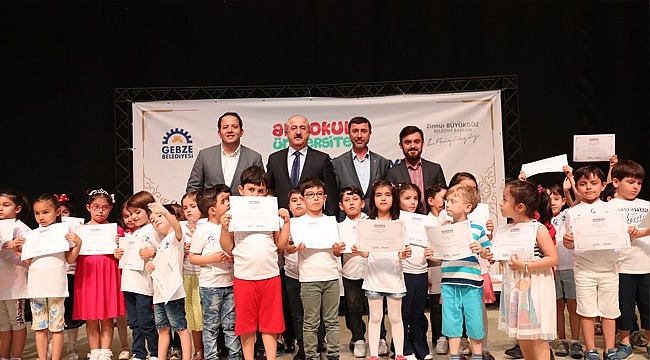 Anaokulu üniversitesinde diploma heyecanı