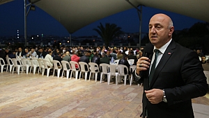 Bıyık, belediye personeliyle iftar yaptı