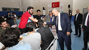 Büyükgöz, iftarda gençlerle buluştu