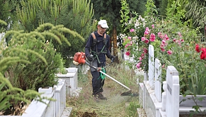 Çayırova mezarlıklarında bayram hazırlığı