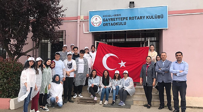 Cumhuriyet'in öğrencileri köy okulunu renklendirdi