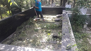 Darıca mezarlıklarında bayram temizliği