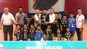 Futsal erkeklerde Çayırova geleneği değişmedi