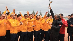 Hakemlerin kupa sevinci bir başka