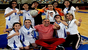 Kızlar Futsal’da çeyrek final heyecanı