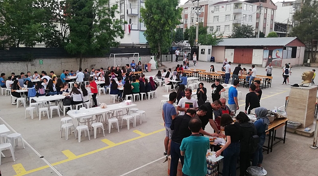 Öğretmen ve öğrenciler iftarda buluştu
