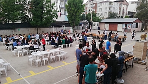 Öğretmen ve öğrenciler iftarda buluştu