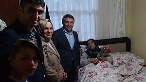 Şayir, şehit annesini yalnız bırakmadı