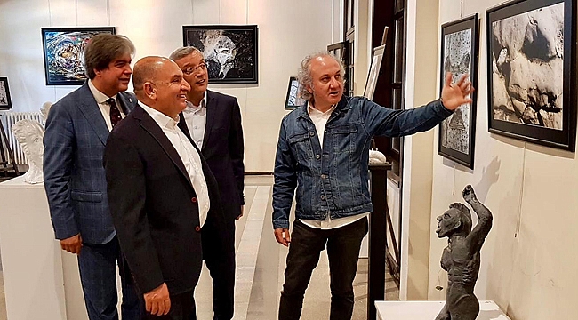 Tarhan, “Doğanın Dili” sergisini ziyaret etti