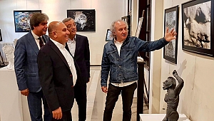 Tarhan, “Doğanın Dili” sergisini ziyaret etti