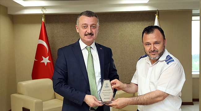 Abdullah'ın kahramanı Büyükakın'la buluştu