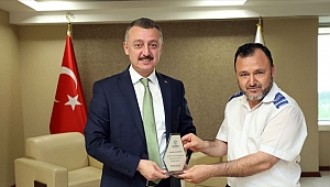 Abdullah'ın kahramanı Büyükakın'la buluştu