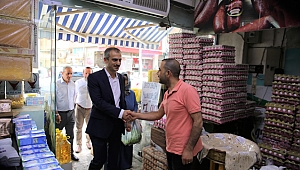 Çiftçi, esnafı gezerek sorunlarını dinledi