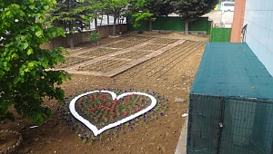 Çocuklar toprakla mutlu oluyor