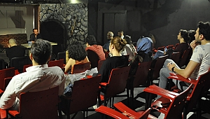 Hayâlî ile Karagöz oyunu söyleşisine büyük ilgi