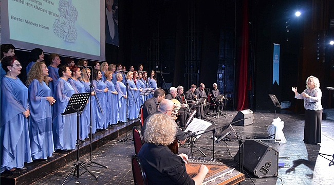 Kadınlar korosundan müzik ziyafeti