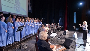Kadınlar korosundan müzik ziyafeti