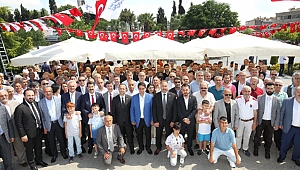 Kent meydanında bayram coşkusu