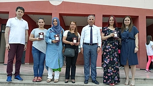 Mustafa Üstündağ'da plaket dağıtıldı