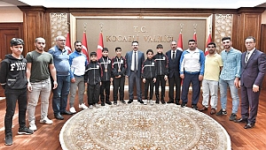 Vali Aksoy, Dilovalı güreşçileri kabul etti