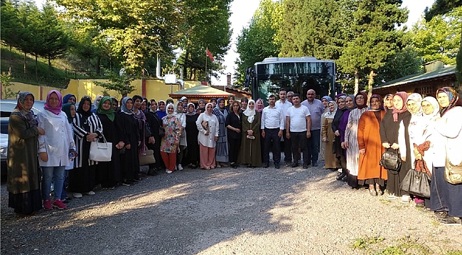 AK Kadınlar Düzce’de, selzedeleri ziyaret etti