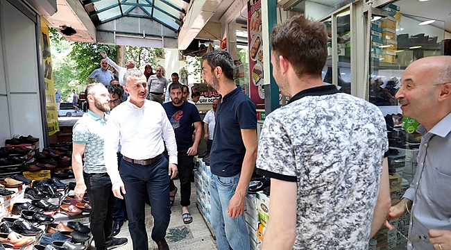 Büyükakın, Ayakkabıcılar Çarşısı’nı ziyaret etti