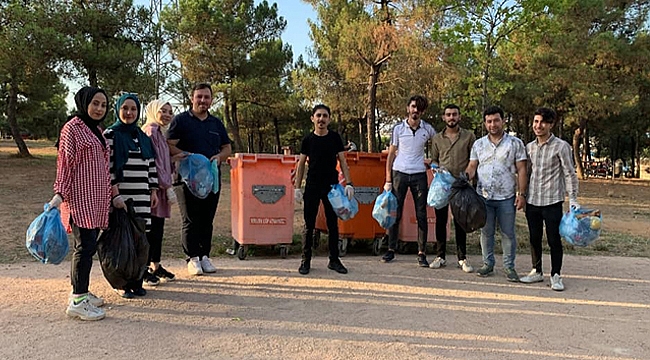 Çayırovalı gençlerden temizlik çalışması