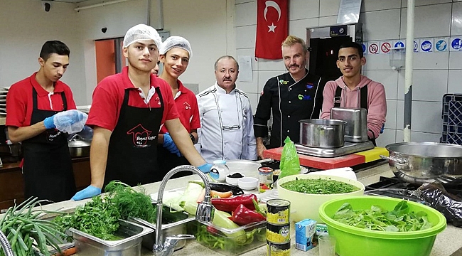 Deneyimlerini öğrencilerle paylaştı