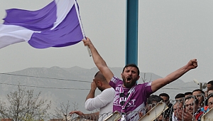 İrfan Kaya tribünleri bıraktı