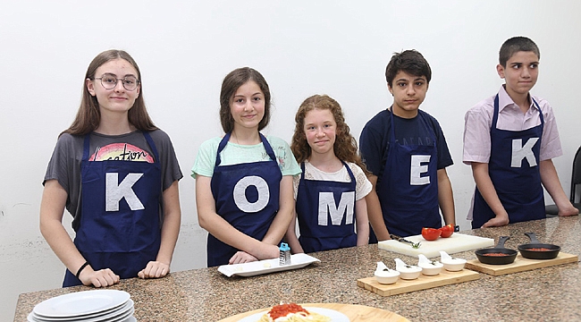 Kim Korkar Sökükten, Yemek Pişirmekten