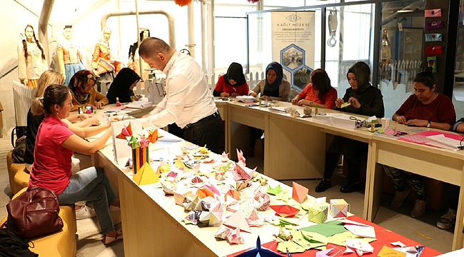 Okul öncesi öğretmenlerine Origami eğitimi