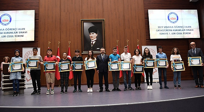 Vali Aksoy birincileri ödüllendirdi