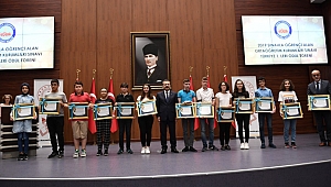 Vali Aksoy birincileri ödüllendirdi