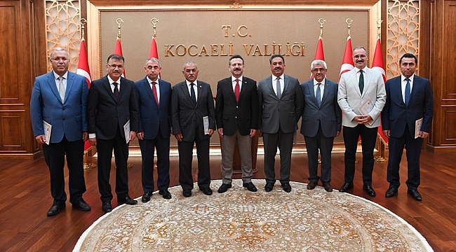 Vali Aksoy’dan kaymakamlara başarı belgesi