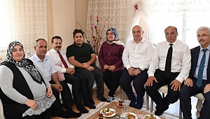 Vali Aksoy şehit ve gazi ailelerine gitti